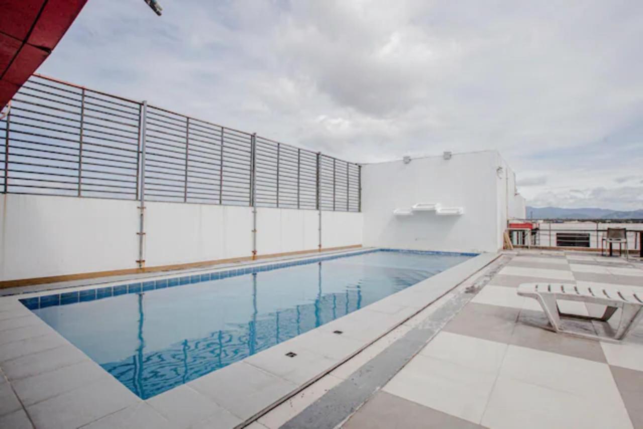 Oyo 637 Fox Hotel Кесон-Сити Экстерьер фото