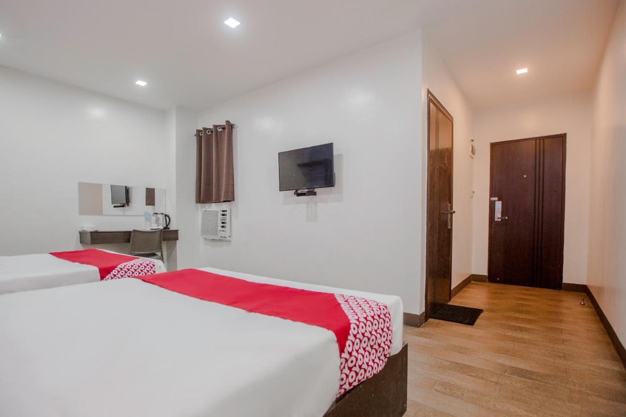 Oyo 637 Fox Hotel Кесон-Сити Экстерьер фото