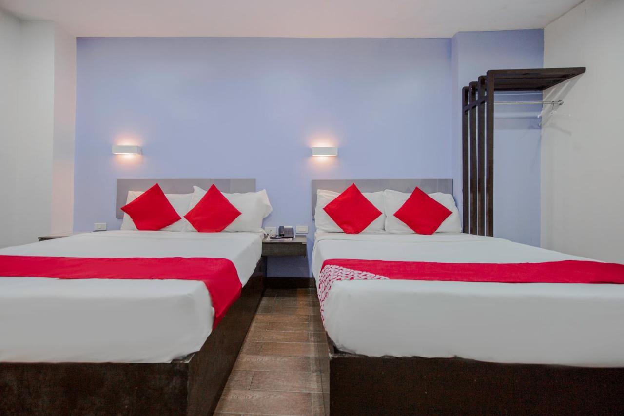 Oyo 637 Fox Hotel Кесон-Сити Экстерьер фото