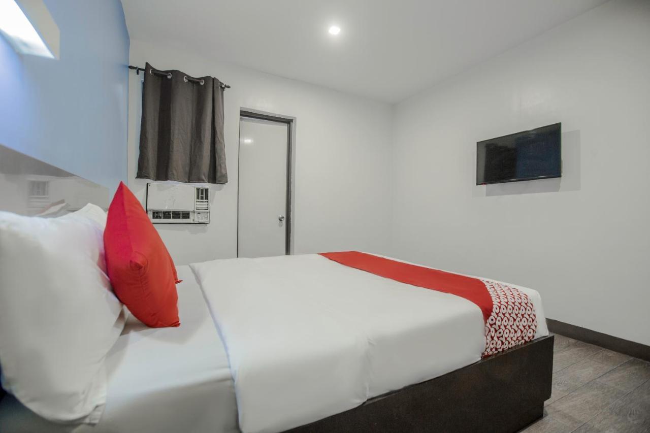 Oyo 637 Fox Hotel Кесон-Сити Экстерьер фото