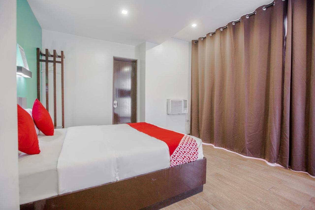Oyo 637 Fox Hotel Кесон-Сити Экстерьер фото