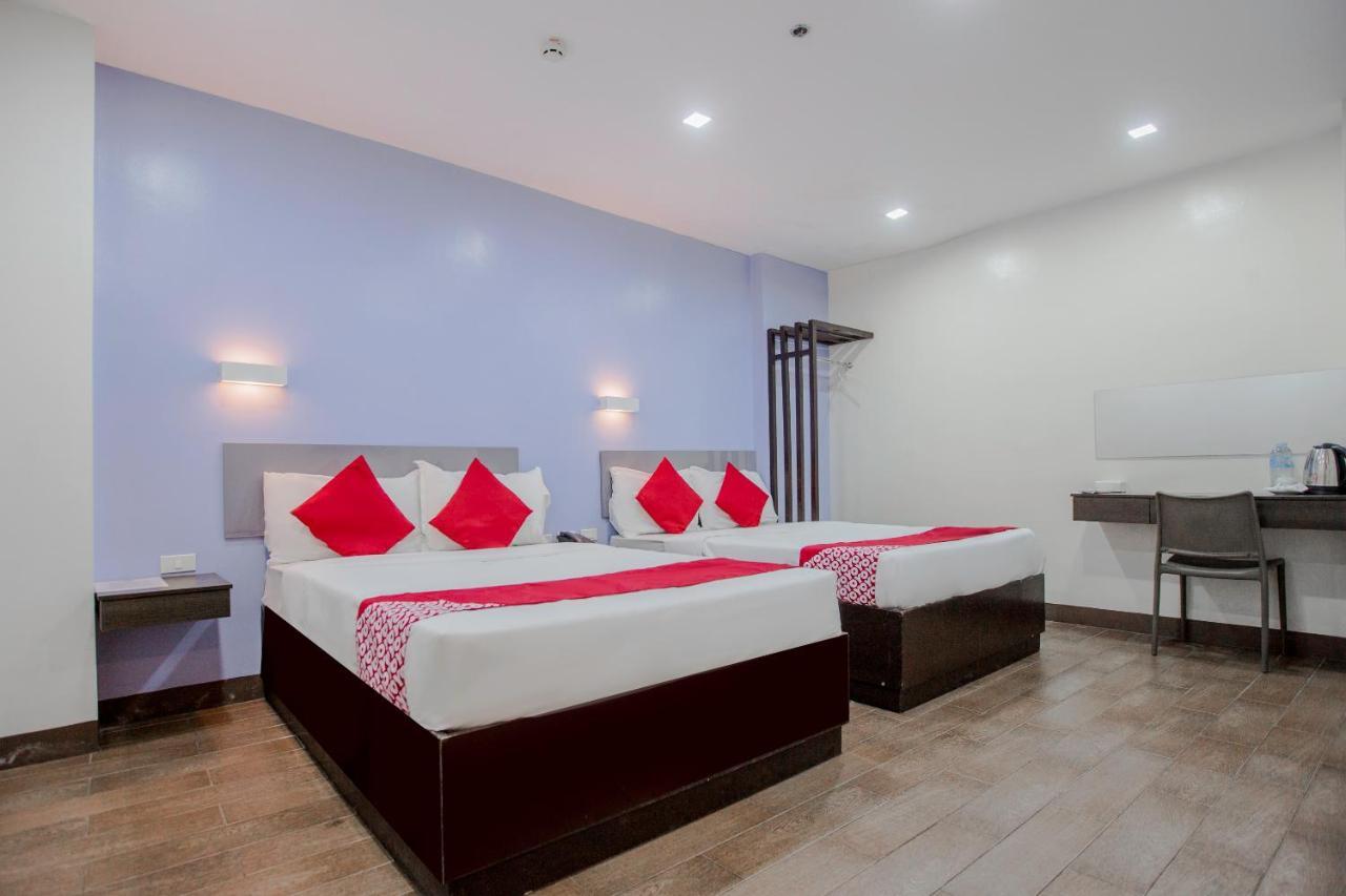 Oyo 637 Fox Hotel Кесон-Сити Экстерьер фото