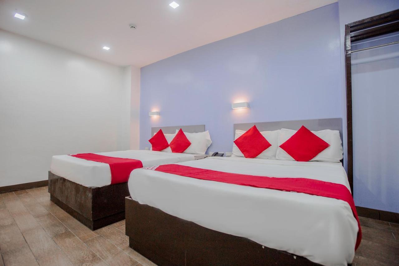 Oyo 637 Fox Hotel Кесон-Сити Экстерьер фото