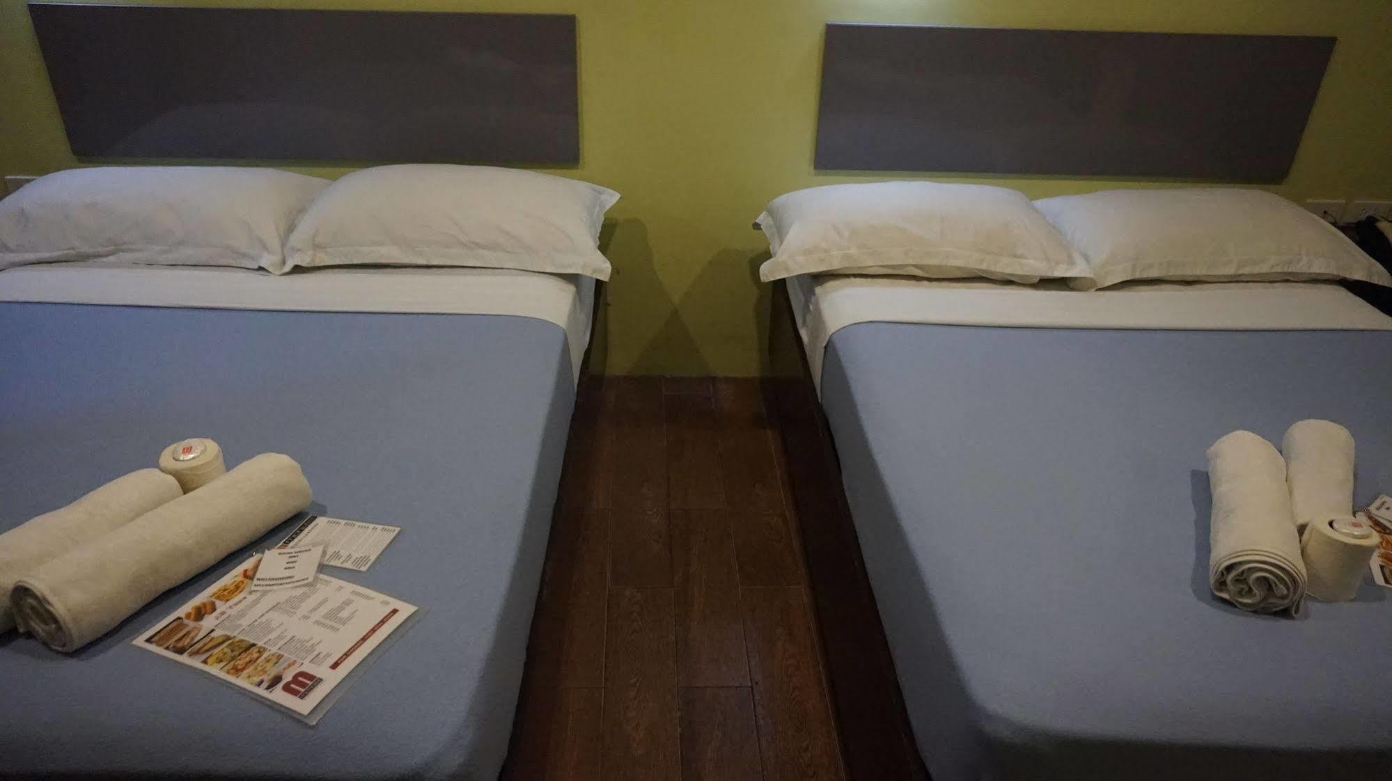 Oyo 637 Fox Hotel Кесон-Сити Экстерьер фото